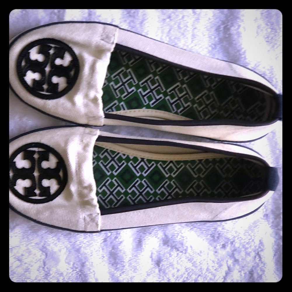 Authentic 💯Tory Burch White and Blue Canvas 7.5